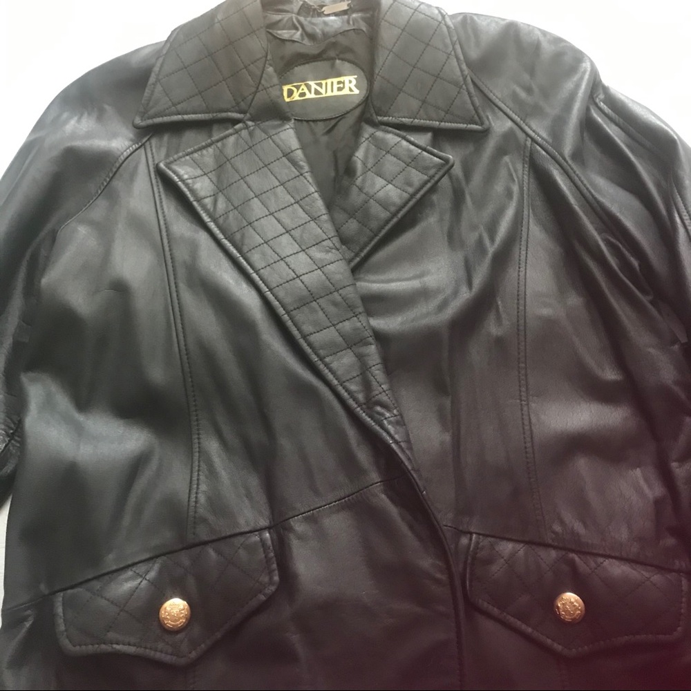 Danier leather Women’s Leather Jacket - Picture 4 of 8